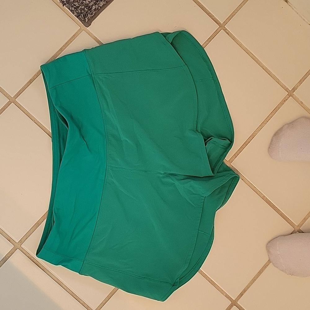 Lululemon high rise speed up short 4"